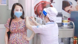 Khẩn trương tiêm vaccine COVID-19 cho phụ nữ mang thai