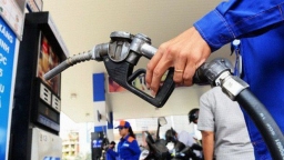 Xăng dầu liên tục tăng giá, Quỹ bình ổn giá cạn kiệt
