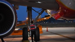 Thêm một vụ va chạm máy bay tại sân bay Nội Bài