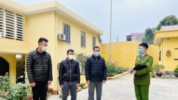 Lạng Sơn: Bắt giam 2 cán bộ 'làm luật' xe hàng tại cửa khẩu