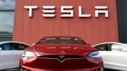 Tesla báo cáo lợi nhuận kỷ lục