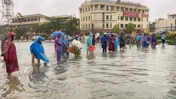 Ngân hàng xem xét miễn giảm lãi vay đối với khách hàng bị thiệt hại do mưa lũ