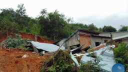 Nhà bị đổ, sập, trôi hoàn toàn do mưa lũ miền Trung được hỗ trợ 40 triệu đồng