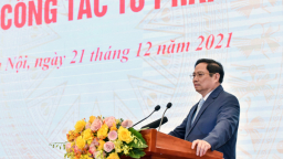 Thủ tướng: Lấy con người làm chủ thể trong xây dựng và thực thi pháp luật