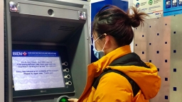 Cận Tết, ATM lại đồng loạt 'Xin lỗi quý khách'