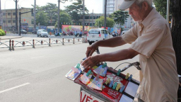 Tp.HCM kiến nghị chi thêm hơn 11 tỷ đồng cho người bán vé số dạo