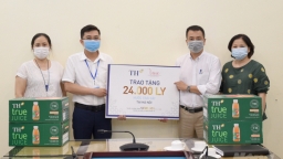 Tập đoàn TH tặng Sở Y tế Hà Nội 24.000 ly nước trái cây