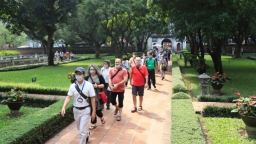 Khách du lịch đến Hà Nội 'xuống dốc không phanh' vì dịch Covid-19