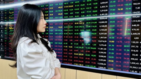 VN-Index tăng gần 8 điểm, giao dịch trên 1.320 điểm