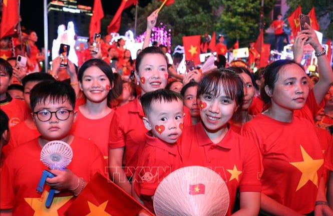 Mỗi người dân được tặng 100.000 đồng ăn Tết độc lập