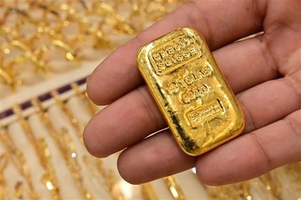 Giá vàng thế giới giảm, trong nước neo cao