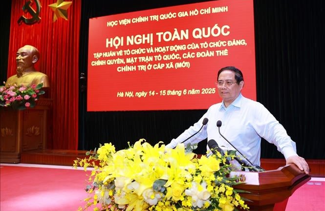 Thủ tướng: Tăng tốc chuẩn bị để 30/6 công bố chính quyền 2 cấp trên cả nước