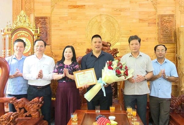 Quảng Trị: Biểu dương công dân Văn Tiến Lực hiến đất cho dự án đường tránh phía Đông