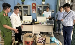 Đà Nẵng phát hiện nhiều cơ sở kinh doanh thực phẩm không rõ nguồn gốc, quá hạn sử dụng
