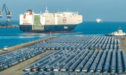 Ôtô Trung Quốc kẹt cứng tại các bến cảng châu Âu