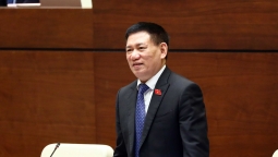 Bộ trưởng Bộ Tài chính Hồ Đức Phớc trình bày tờ trình về dự án Luật Giá sửa đổi