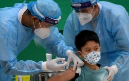 Thủ tướng 'nhắc' Bộ Y tế nghiên cứu tiêm vaccine cho trẻ em từ 3-5 tuổi