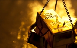 Giá vàng giảm mạnh theo đà lao dốc của thế giới