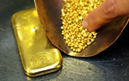 Giá vàng thế giới tăng mạnh, vàng trong nước hạ nhiệt