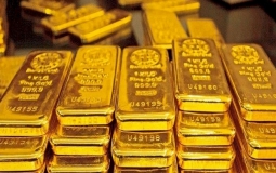 Giá vàng tụt giảm mạnh do bị bán tháo