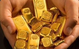 Giá vàng thế giới nhích nhẹ, vàng trong nước sát ngưỡng 70 triệu đồng/lượng