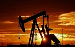 Giá dầu thế giới bất ngờ lao dốc