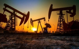 Giá dầu thế giới tăng nhẹ vì lo ngại FED tăng lãi suất