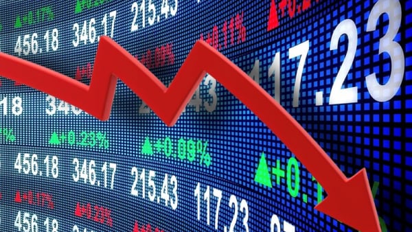VN-Index giảm mạnh, lùi sát ngưỡng 1.300 điểm