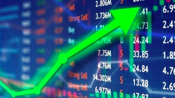 Cổ phiếu ngân hàng hút tiền, VN-Index tăng hơn 3 điểm