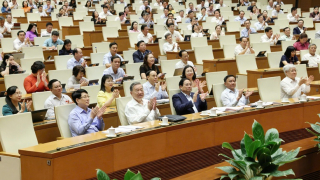 Chính thức thông qua Nghị quyết sửa đổi, bổ sung một số điều của Hiến pháp