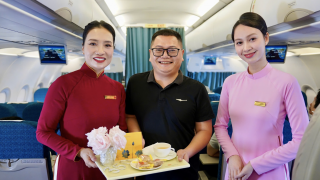 Vietnam Airlines đón hành khách thứ 350 triệu sau 30 năm thành lập