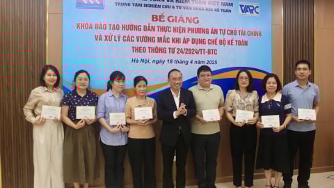 Bế giảng Khóa đào tạo xử lý vướng mắc về tự chủ tài chính và áp dụng chế độ kế toán theo Thông tư 24