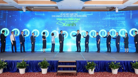VinFast và 12 ngân hàng tổ chức tài chính hỗ trợ người dân Hà Nội chuyển sang xe điện 