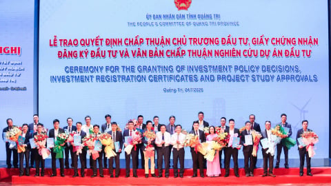 Quảng Trị công bố quy hoạch, trao quyết định đầu tư gần 200 nghìn tỷ đồng