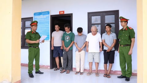 Quảng Trị: Bắt 11 đối tượng trong đường dây cá độ 400 tỷ đồng