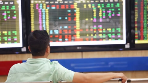 VN-Index áp sát cản mạnh, xu hướng giằng co