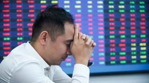 Thị trường điều chỉnh sâu, giới phân tích cảnh báo thận trọng
