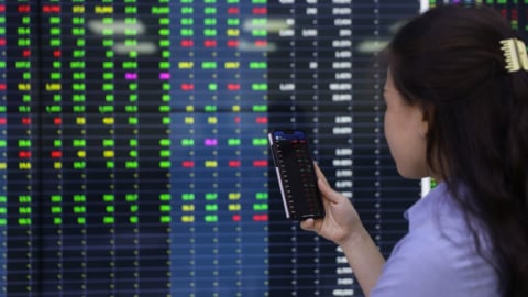Cổ phiếu mạnh lộ diện giữa ‘vùng trũng’: Cơ hội tái cơ cấu danh mục