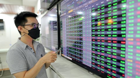 Sắc xanh mong manh, thị trường thăm dò vùng cản 1.400 điểm
