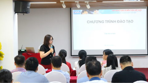 Cấp tốc nâng cao năng lực cho cán bộ xã mới 
