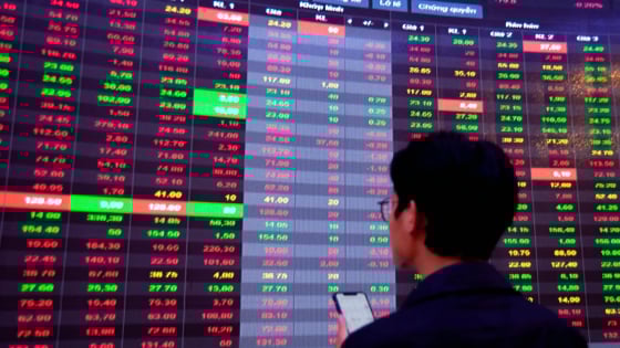 Thị trường giằng co, VN-Index vẫn giữ lửa tăng trưởng