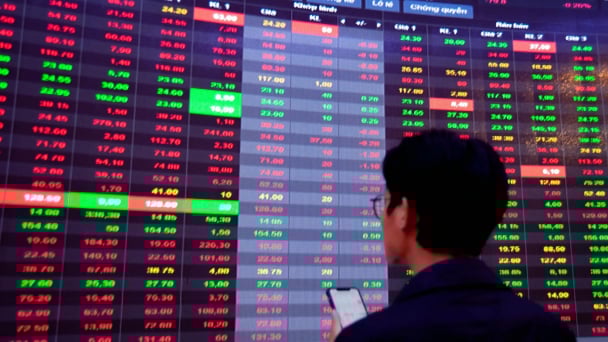 Thị trường giằng co, VN-Index vẫn giữ lửa tăng trưởng