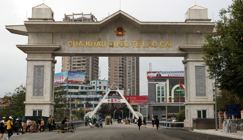 Sửa quy định về giấy tờ của người xuất cảnh, nhập cảnh qua cửa khẩu, lối mở biên giới đất liền