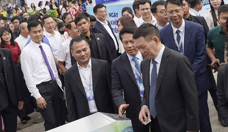Thanh toán không dùng tiền mặt có bước phát triển vượt bậc