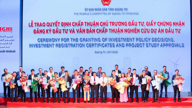 Quảng Trị công bố quy hoạch, trao quyết định đầu tư gần 200 nghìn tỷ đồng