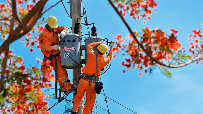 Kinh doanh khởi sắc, cổ phiếu ngành điện vẫn lao đao