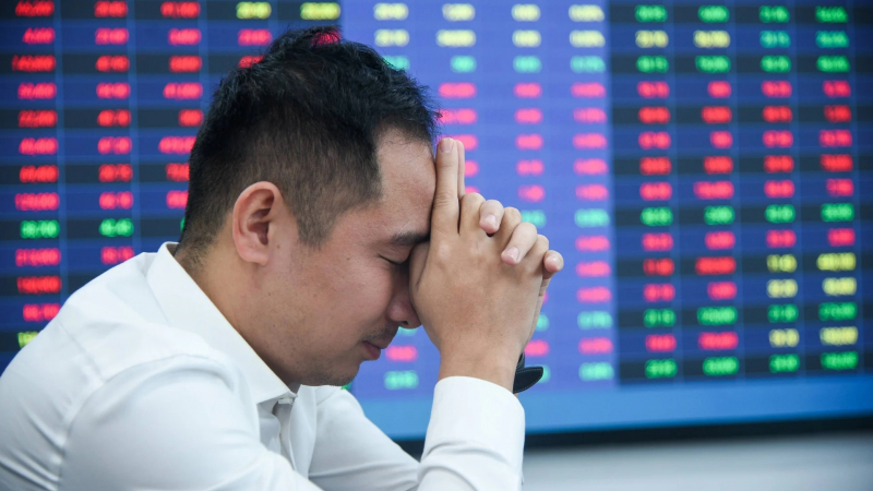 Thị trường điều chỉnh sâu, giới phân tích cảnh báo thận trọng