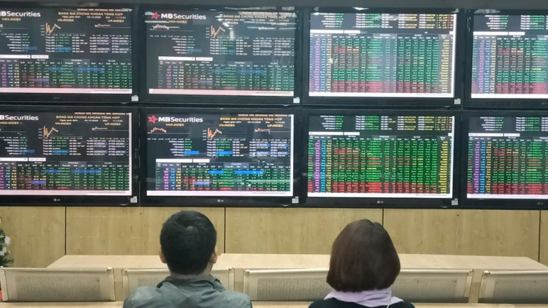 VN-Index lộ diện sóng tăng mới hướng 1.400 điểm?