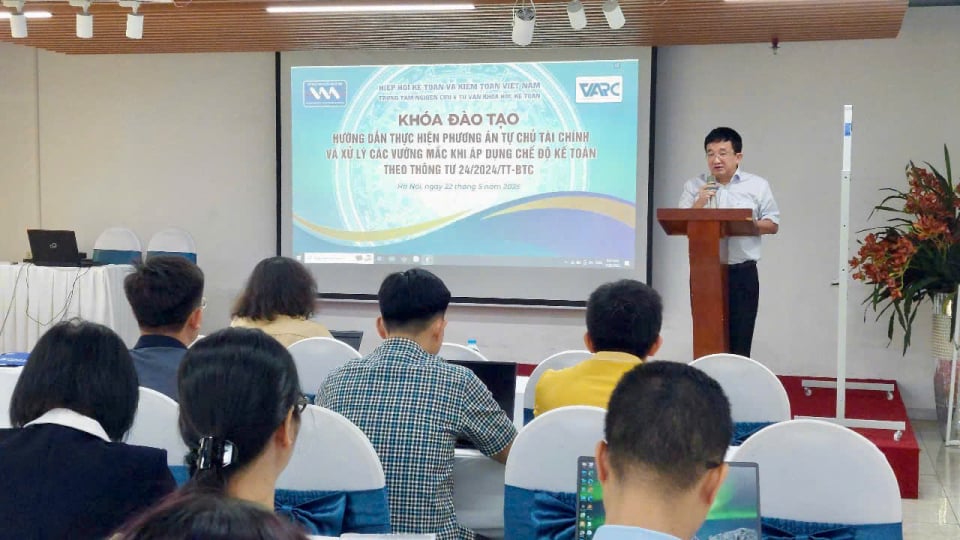 Thêm học viên được tập huấn xử lý vướng mắc về tự chủ tài chính và áp dụng chế độ kế toán của đơn vị sự nghiệp công lập