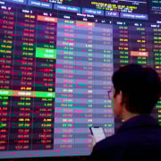 Thị trường giằng co, VN-Index vẫn giữ lửa tăng trưởng